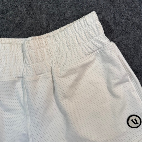 Vuori Womens White Micro Mesh Athletic Shorts Elastic Waist Logo Size S Active - Picture 4 of 10